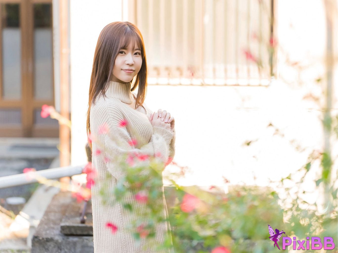 Japanese Idol Miyako Nanjo If you turn around... With illuminated by the spring light PixiBB.COM 003