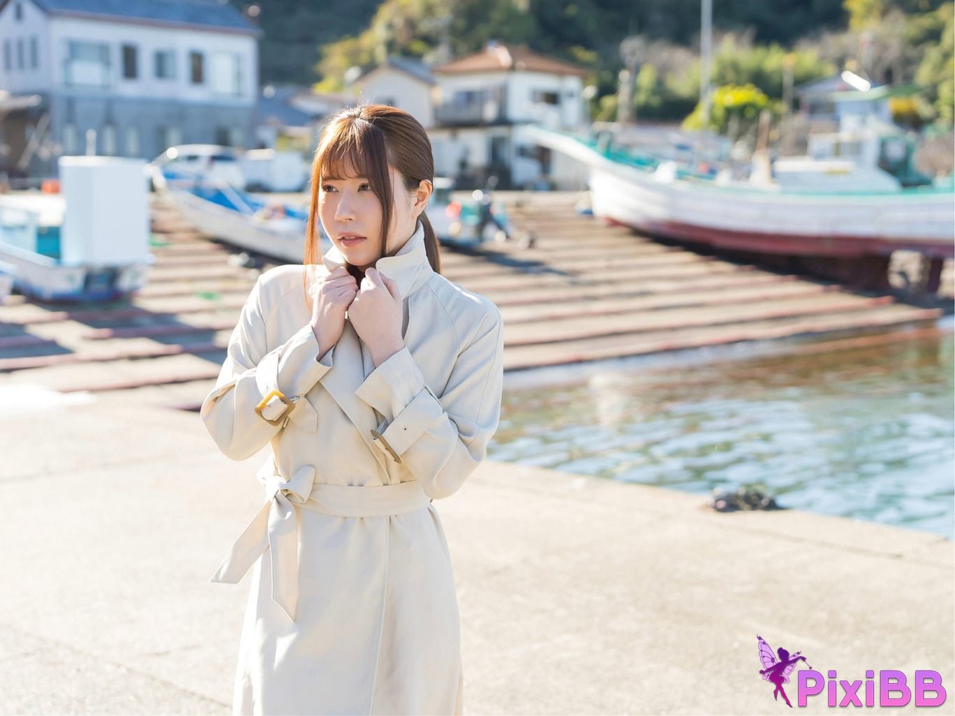 Japanese Idol Miyako Nanjo If you turn around... With illuminated by the spring light PixiBB.COM 037