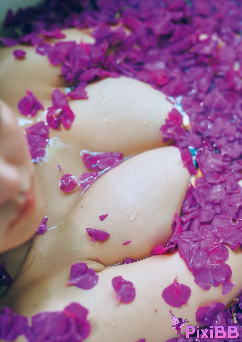 Japanese Idol Rika Fukui Includes bonus cuts only available in the electronic version 1st photo collection Ai no signpost PixiBB.COM 070