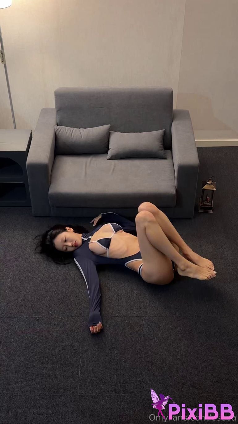 e seoa yoga girl OnlyFans recent video 24 dog PixiBB.COM 049