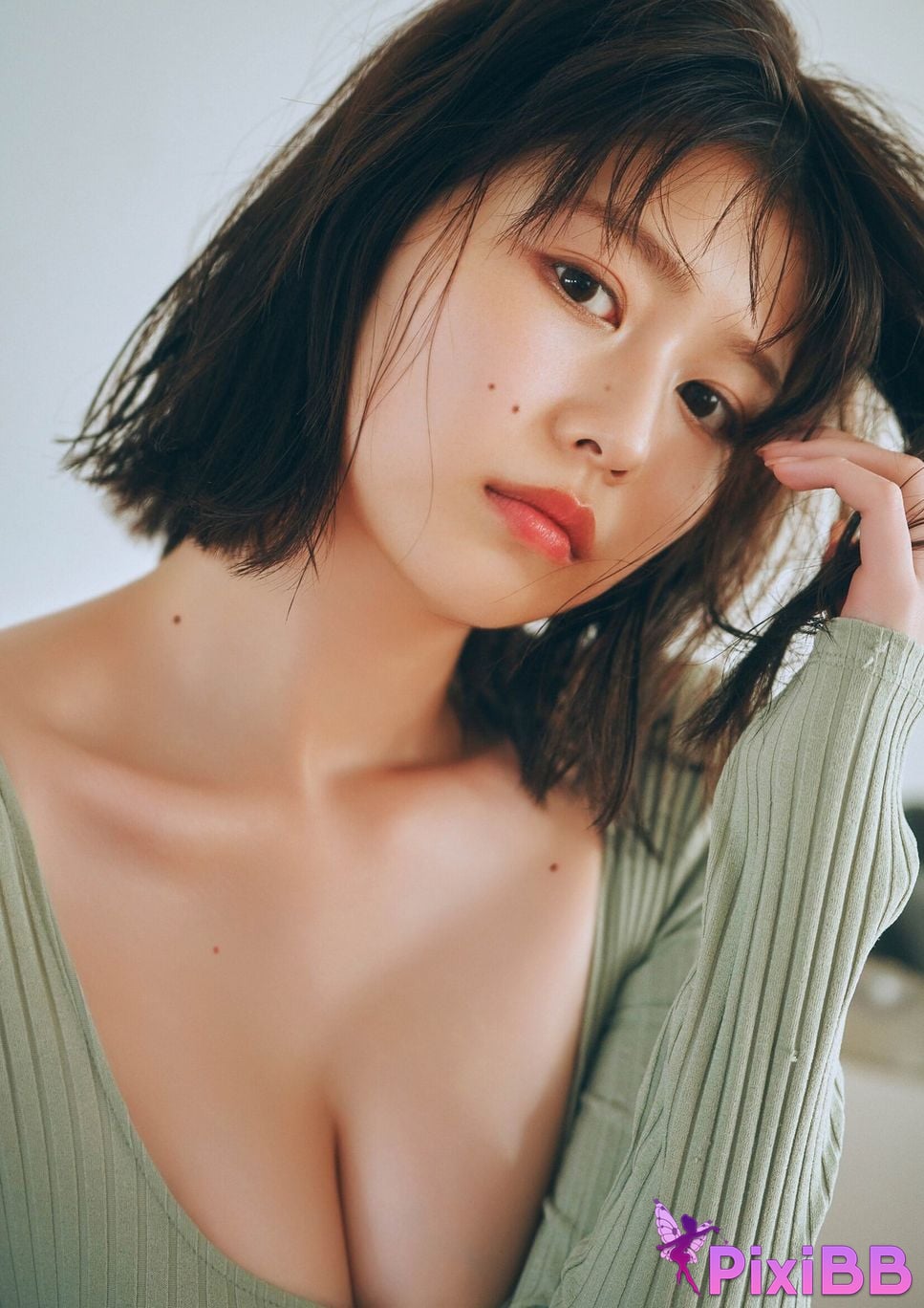 Japanese Idol Yuzuha Saeki W h i c s o u l d I e DOLCE digital photo book PixiBB.COM 025